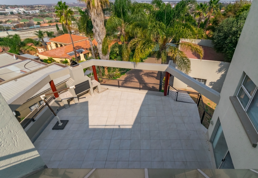6 Bedroom Property for Sale in Zwartkop Gauteng