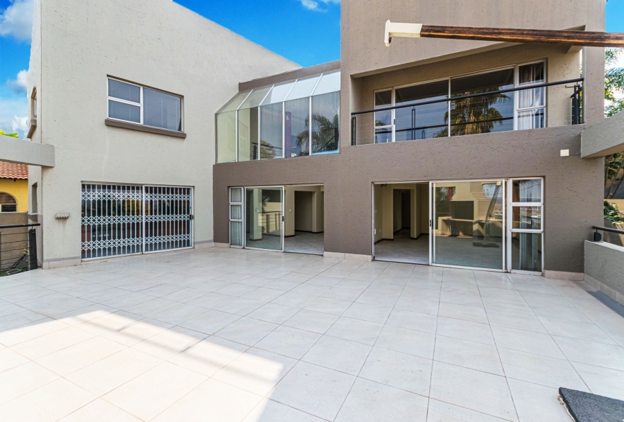 6 Bedroom Property for Sale in Zwartkop Gauteng