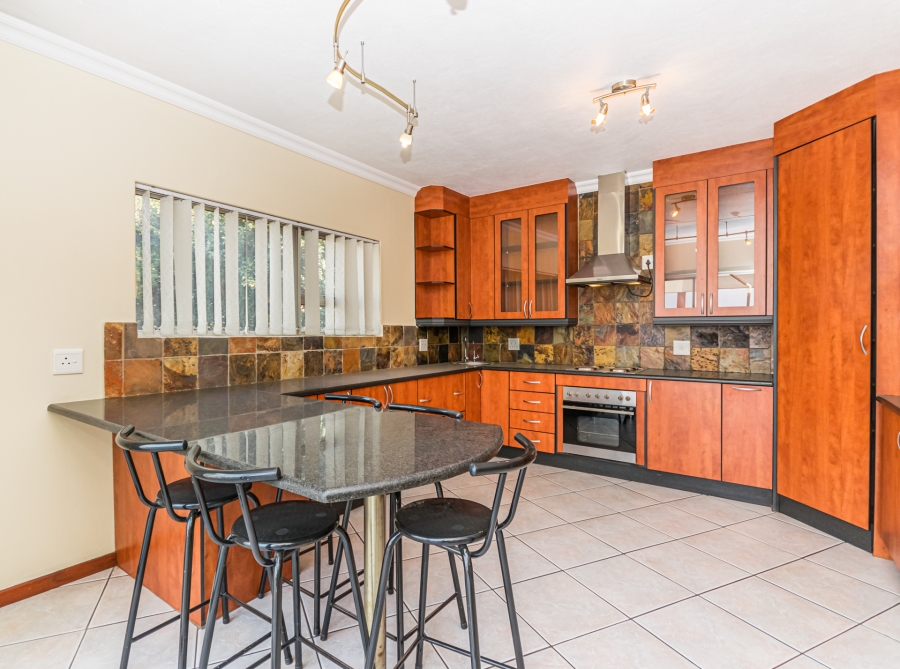 6 Bedroom Property for Sale in Zwartkop Gauteng