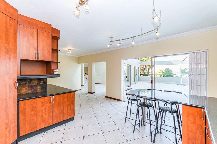 6 Bedroom Property for Sale in Zwartkop Gauteng