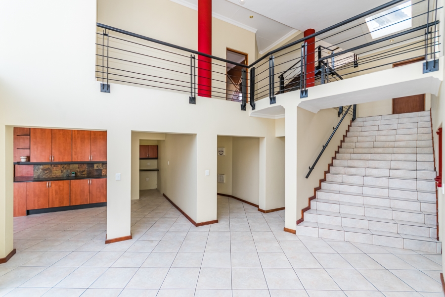 6 Bedroom Property for Sale in Zwartkop Gauteng