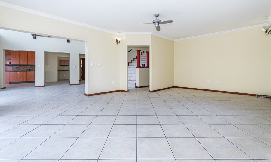 6 Bedroom Property for Sale in Zwartkop Gauteng