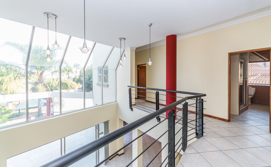 6 Bedroom Property for Sale in Zwartkop Gauteng