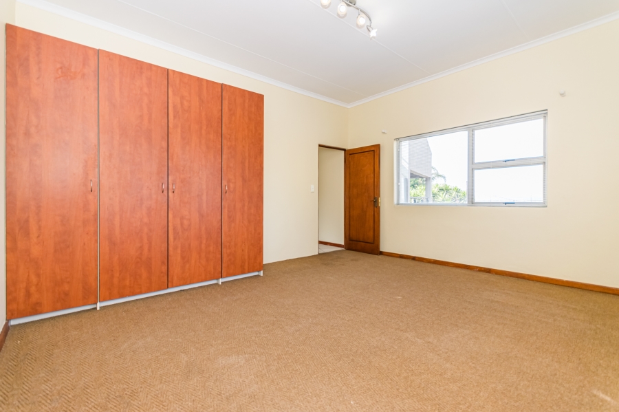 6 Bedroom Property for Sale in Zwartkop Gauteng