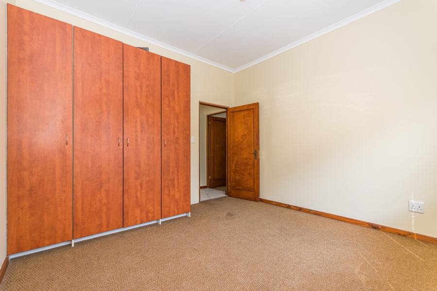 6 Bedroom Property for Sale in Zwartkop Gauteng