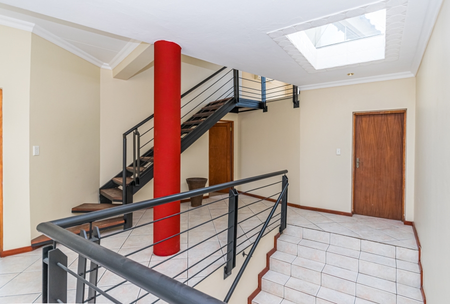 6 Bedroom Property for Sale in Zwartkop Gauteng