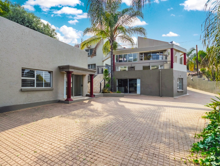 6 Bedroom Property for Sale in Zwartkop Gauteng