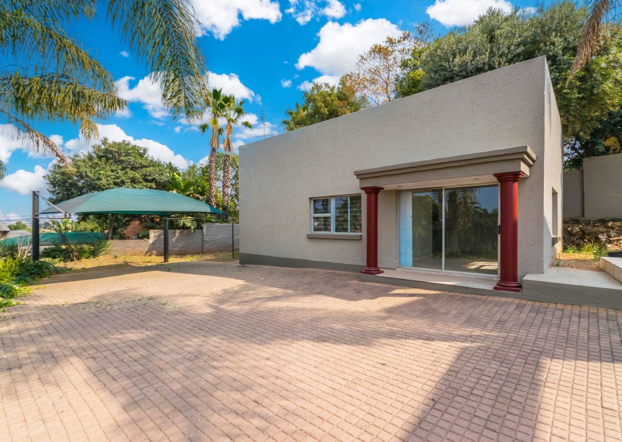 6 Bedroom Property for Sale in Zwartkop Gauteng