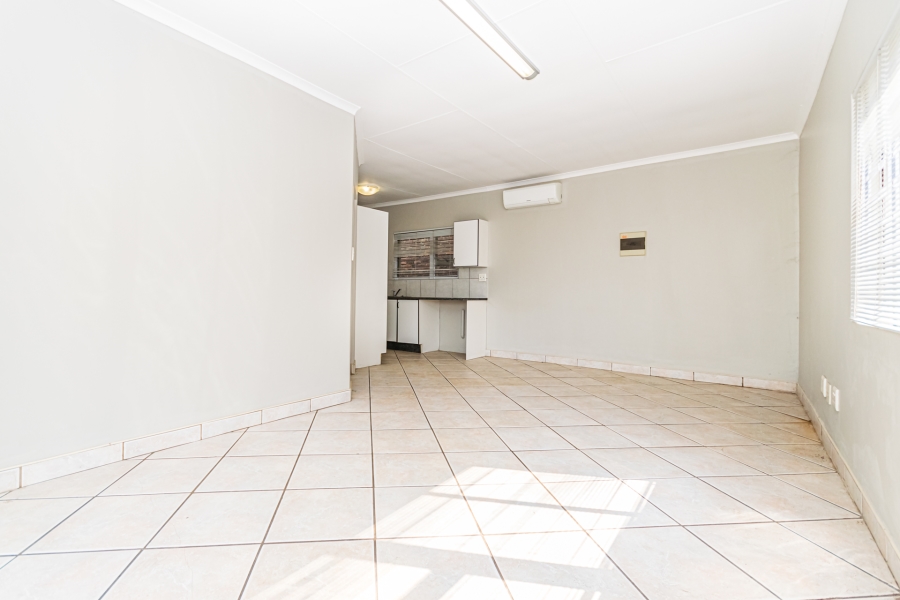 6 Bedroom Property for Sale in Zwartkop Gauteng