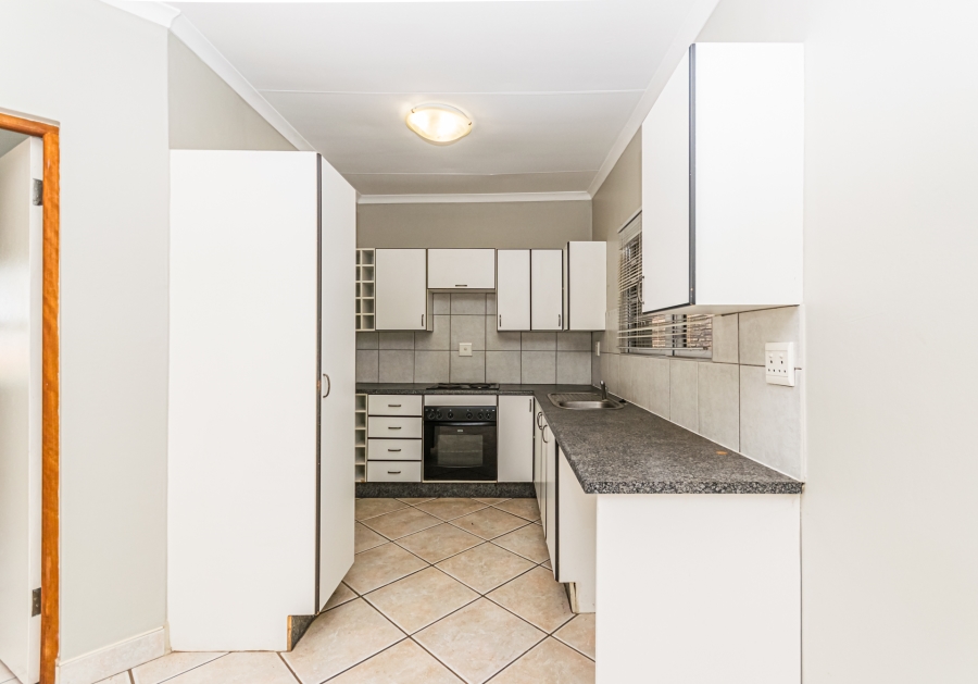 6 Bedroom Property for Sale in Zwartkop Gauteng