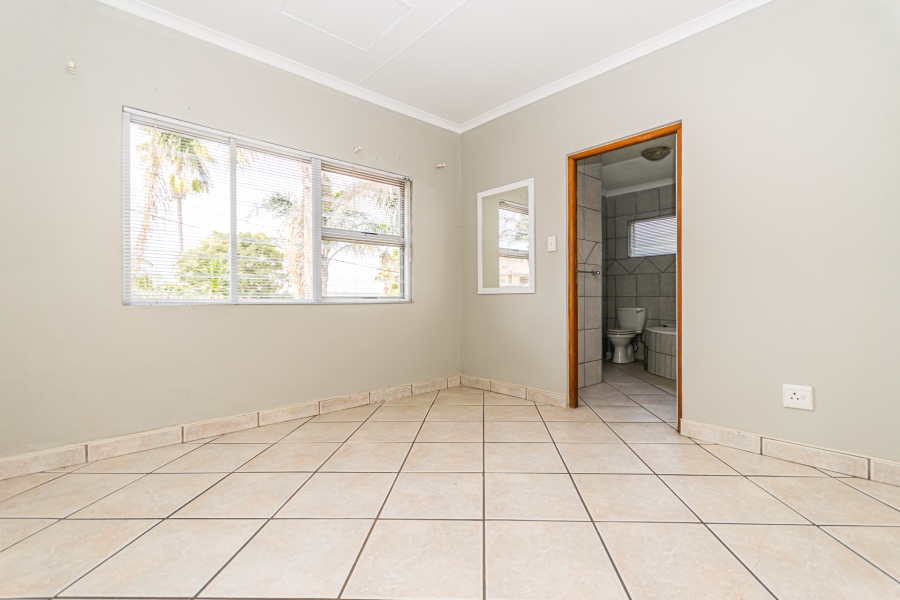 6 Bedroom Property for Sale in Zwartkop Gauteng