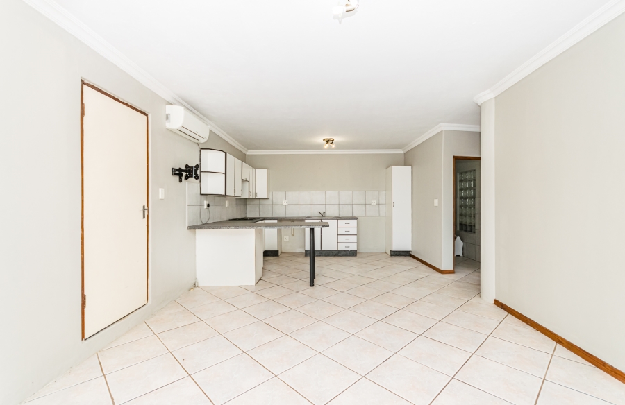 6 Bedroom Property for Sale in Zwartkop Gauteng
