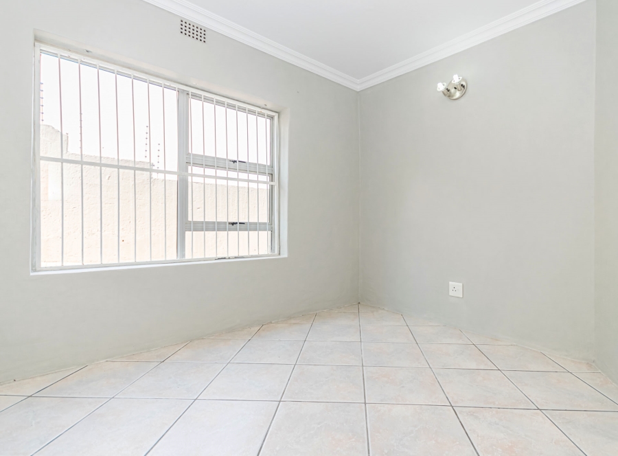 6 Bedroom Property for Sale in Zwartkop Gauteng
