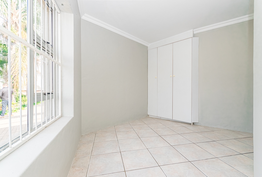 6 Bedroom Property for Sale in Zwartkop Gauteng