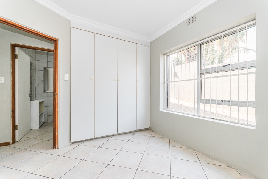 6 Bedroom Property for Sale in Zwartkop Gauteng