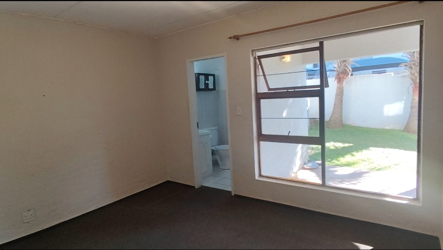 To Let 2 Bedroom Property for Rent in Paulshof Gauteng