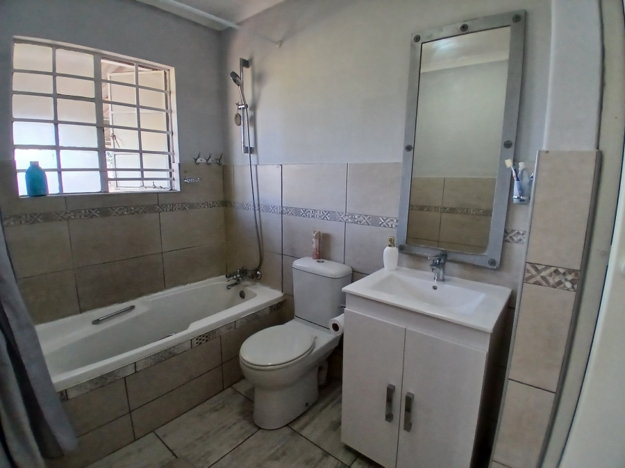 3 Bedroom Property for Sale in Albertsdal Gauteng