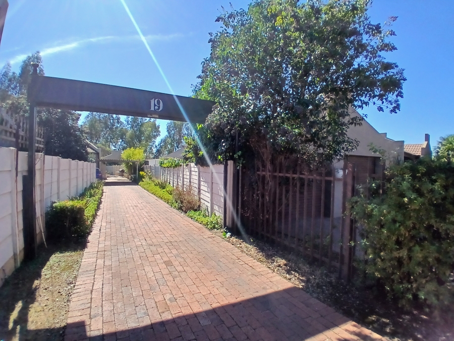 3 Bedroom Property for Sale in Albertsdal Gauteng