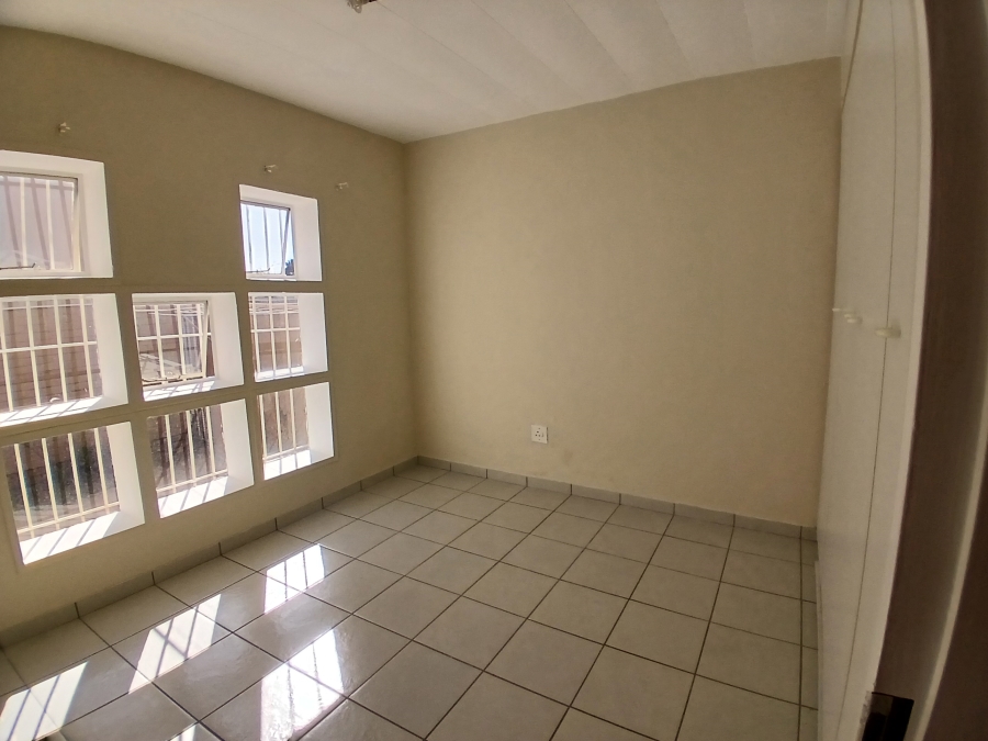 2 Bedroom Property for Sale in New Redruth Gauteng