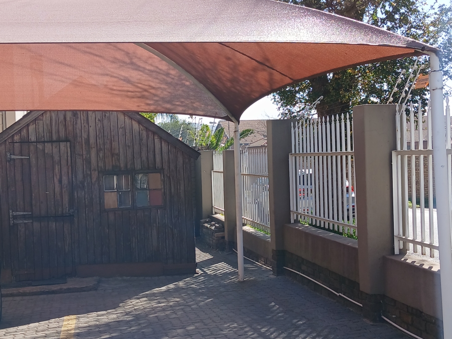 2 Bedroom Property for Sale in New Redruth Gauteng