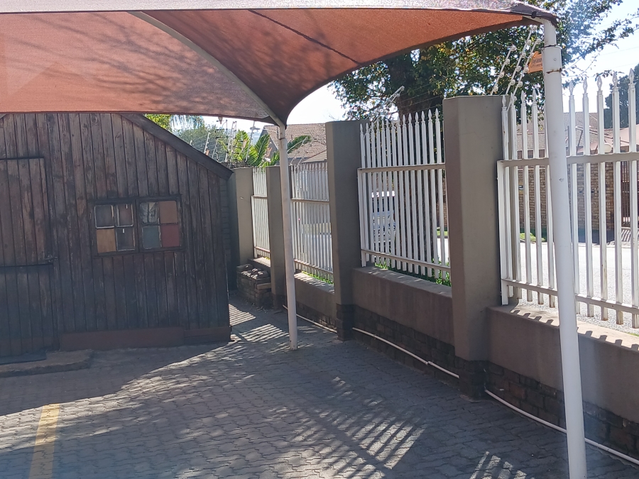 2 Bedroom Property for Sale in New Redruth Gauteng