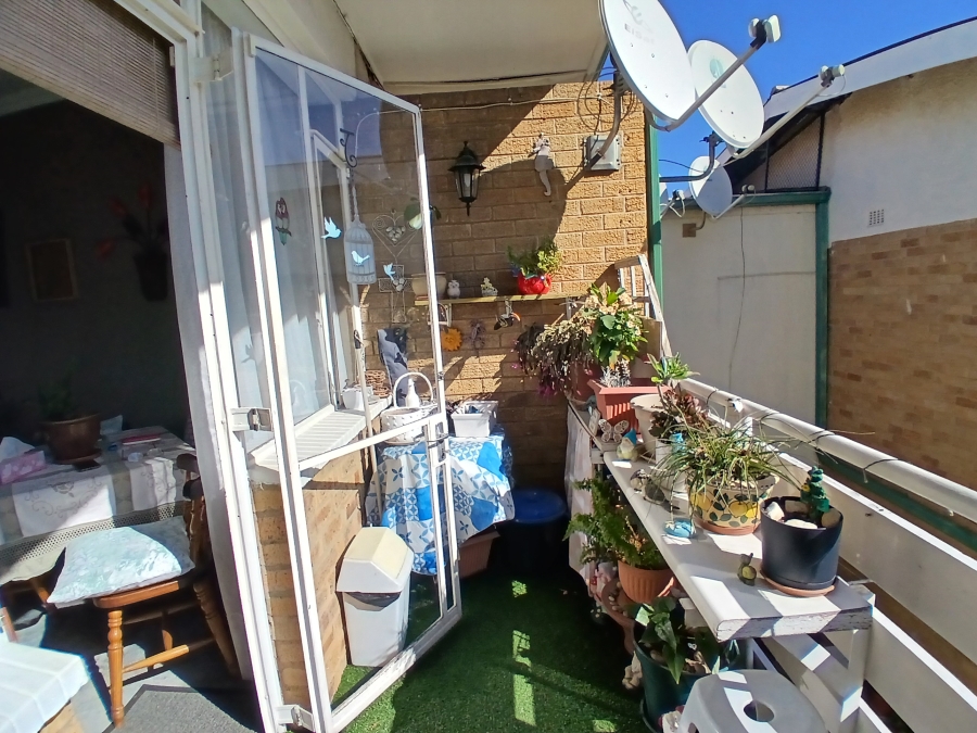 2 Bedroom Property for Sale in New Redruth Gauteng
