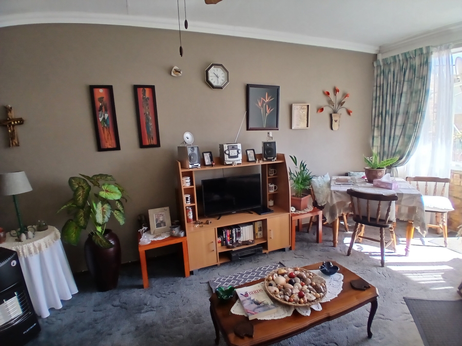2 Bedroom Property for Sale in New Redruth Gauteng