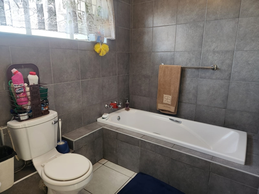3 Bedroom Property for Sale in Constantia Park Gauteng