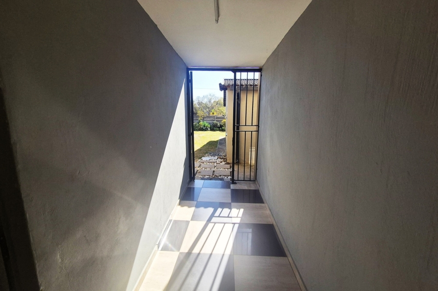 To Let 1 Bedroom Property for Rent in Bloubosrand Gauteng