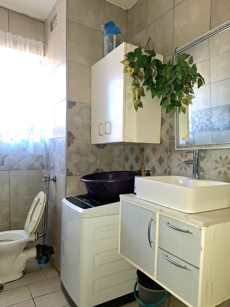 1 Bedroom Property for Sale in Paarlshoop Gauteng