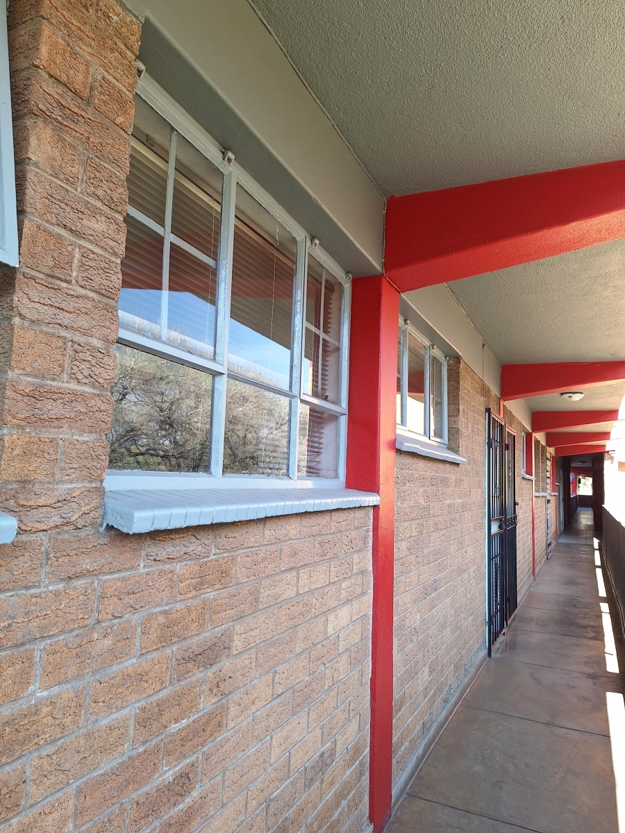 1 Bedroom Property for Sale in Paarlshoop Gauteng