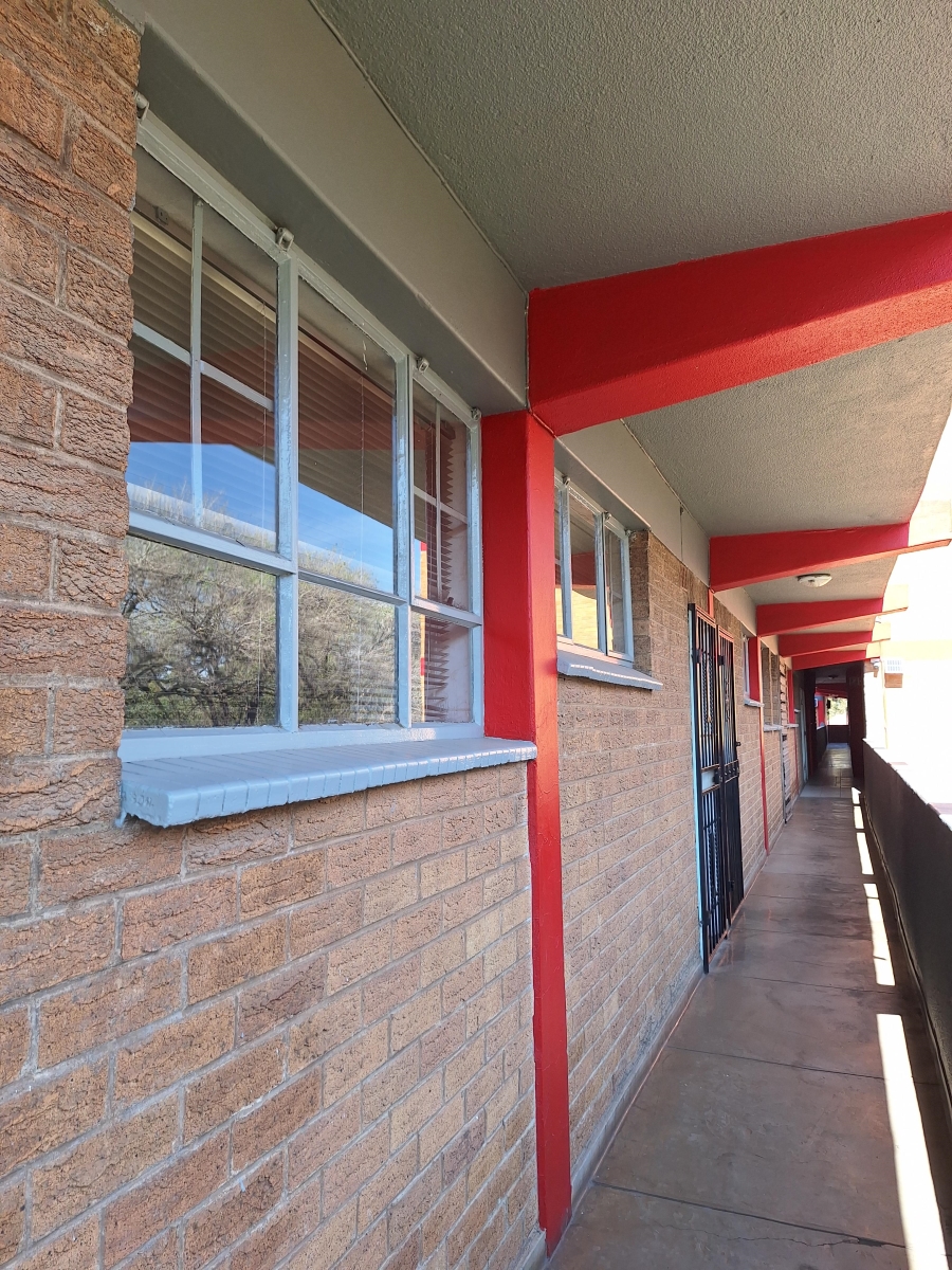 1 Bedroom Property for Sale in Paarlshoop Gauteng