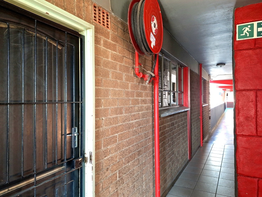 1 Bedroom Property for Sale in Paarlshoop Gauteng