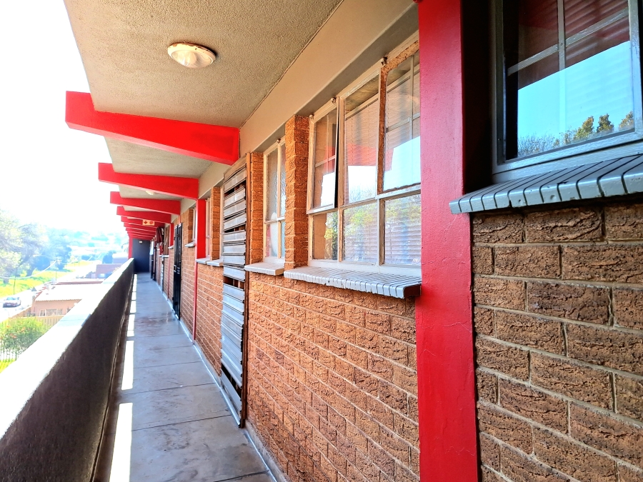 1 Bedroom Property for Sale in Paarlshoop Gauteng