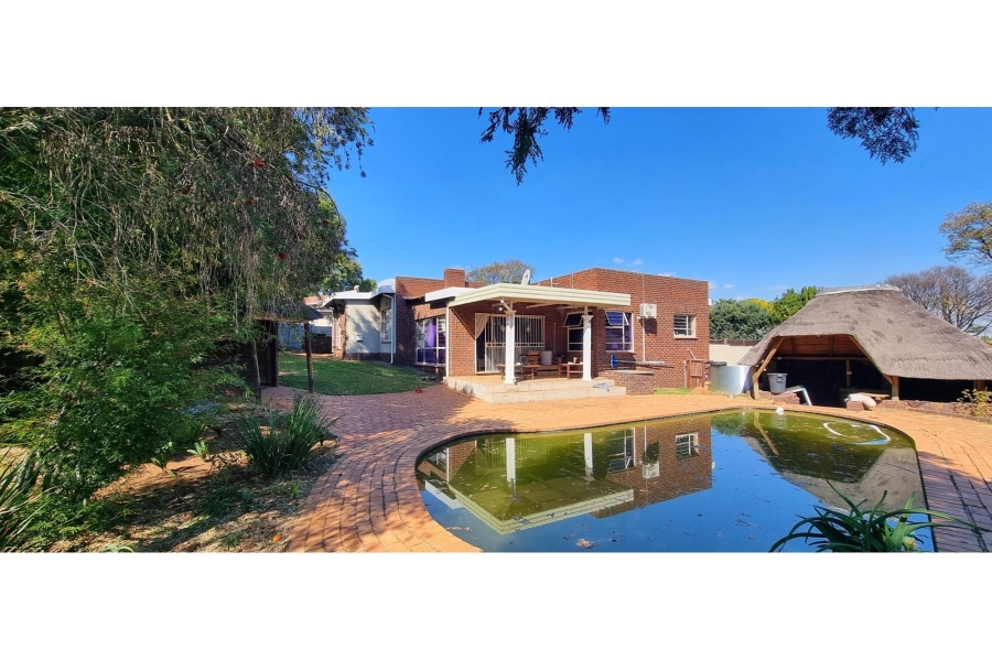 3 Bedroom Property for Sale in Mulbarton Gauteng