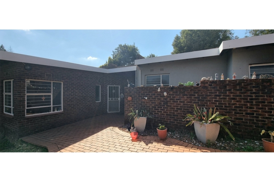 3 Bedroom Property for Sale in Mulbarton Gauteng