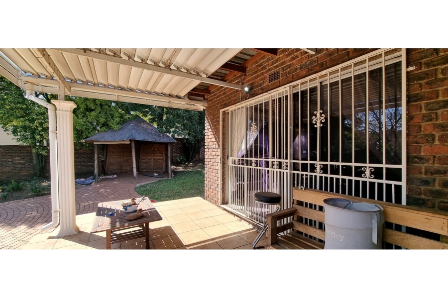 3 Bedroom Property for Sale in Mulbarton Gauteng