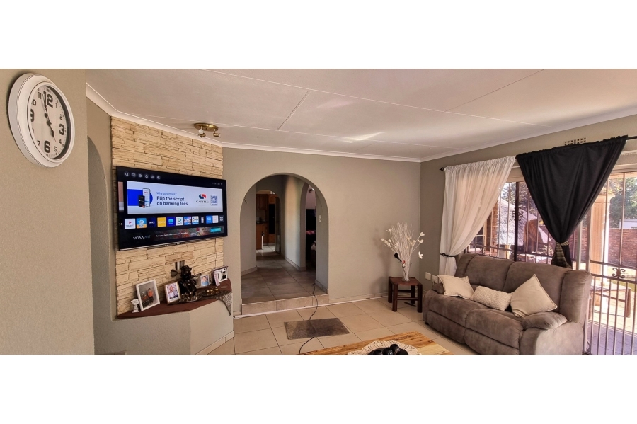 3 Bedroom Property for Sale in Mulbarton Gauteng