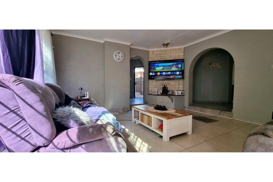 3 Bedroom Property for Sale in Mulbarton Gauteng