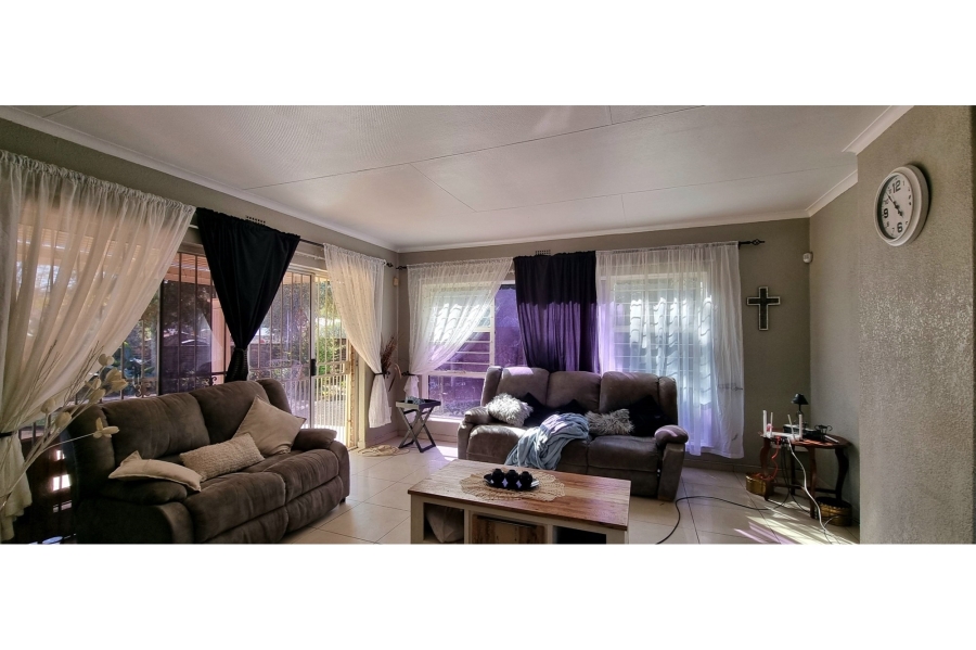 3 Bedroom Property for Sale in Mulbarton Gauteng