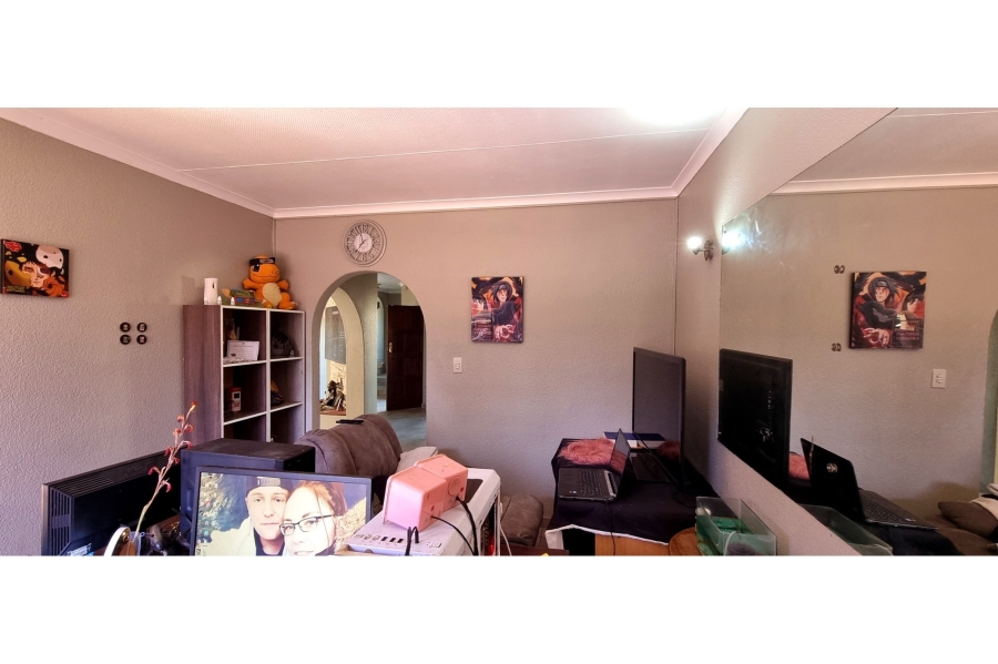 3 Bedroom Property for Sale in Mulbarton Gauteng