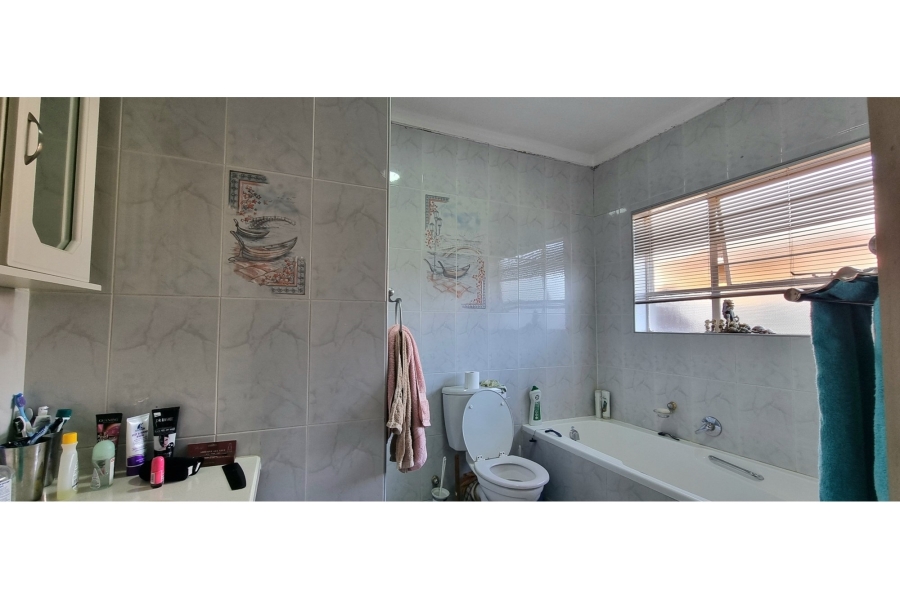 3 Bedroom Property for Sale in Mulbarton Gauteng