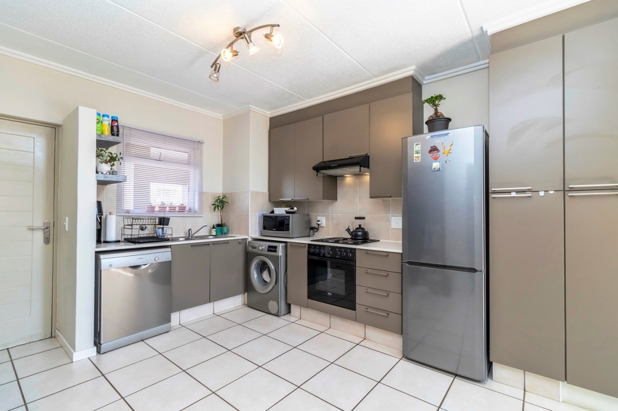 To Let 2 Bedroom Property for Rent in Bryanston Gauteng