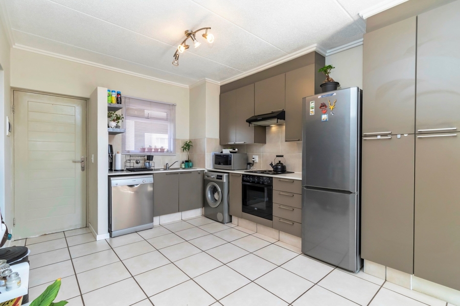 To Let 2 Bedroom Property for Rent in Bryanston Gauteng