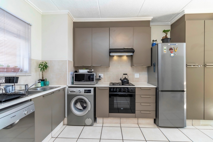 To Let 2 Bedroom Property for Rent in Bryanston Gauteng