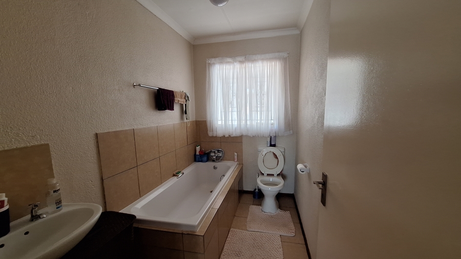 3 Bedroom Property for Sale in Olievenhoutbosch Gauteng