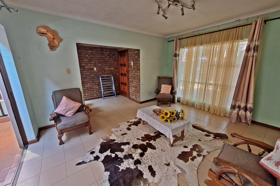 5 Bedroom Property for Sale in Rooihuiskraal Gauteng