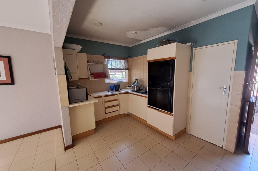 5 Bedroom Property for Sale in Rooihuiskraal Gauteng