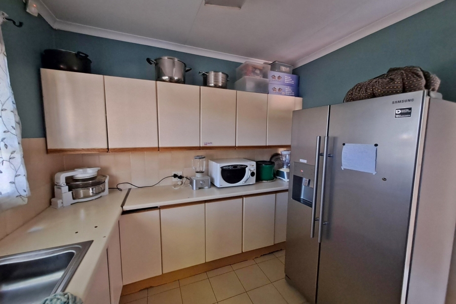 5 Bedroom Property for Sale in Rooihuiskraal Gauteng