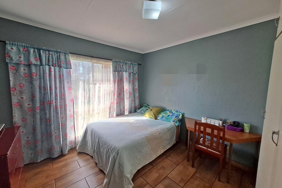 5 Bedroom Property for Sale in Rooihuiskraal Gauteng